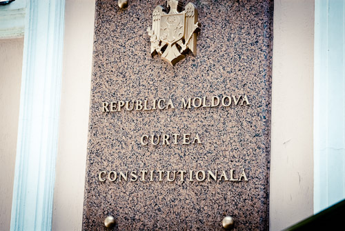 În sesizarea lor liberalii susțin că hotărîrea de guvern contravine mai multor articole din Constituția Republici Moldova.