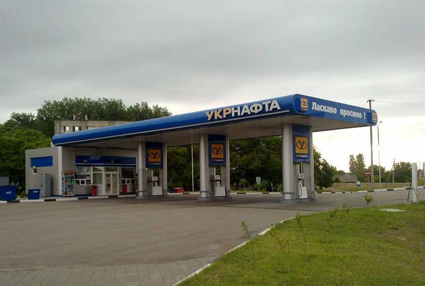 Украина владеет 50% плюс одна акция ПАО «Укрнафта», Коломойский через свои структуры владеет 42% компании.