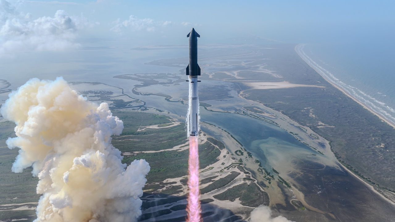 Гигантская ракета Starship прошла испытательный полет.