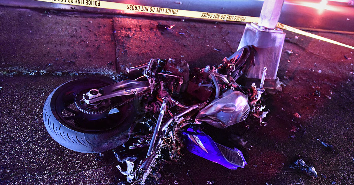 Accident grav la Orhei: Un tânăr de 19 ani a murit după ce s-a izbit cu motocicleta într-un pilon.
