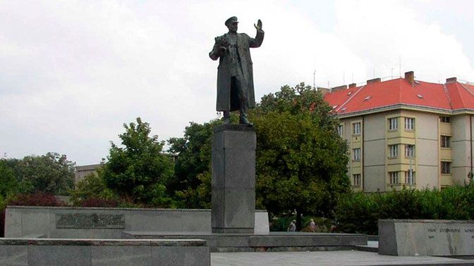 Памятник маршалу Коневу в Праге перенесут в музей.