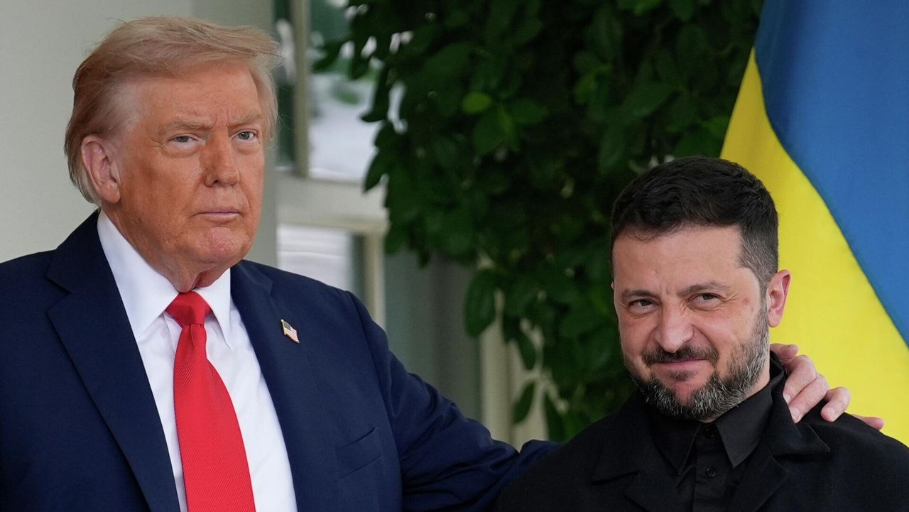 Трамп призвал Зеленского договориться с Путиным о мире.