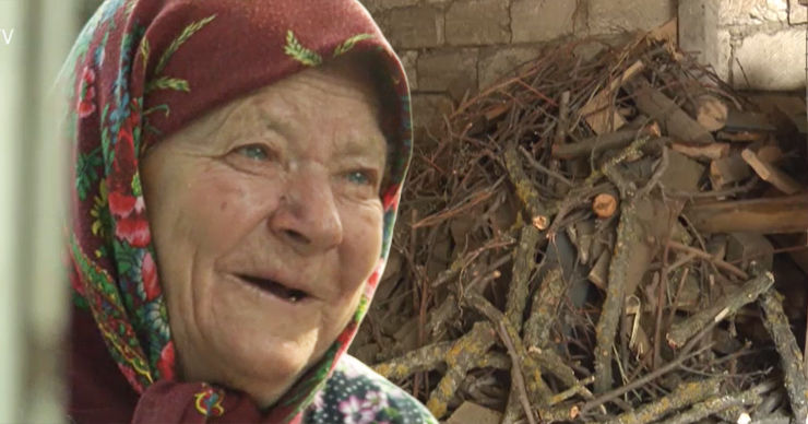 Граждане жалуются, что не закупили дрова и уголь на зиму из-за высоких цен. Коллаж: Point.md