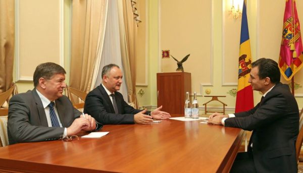 Глава государства провел встречу с послом Азербайджана в РМ.