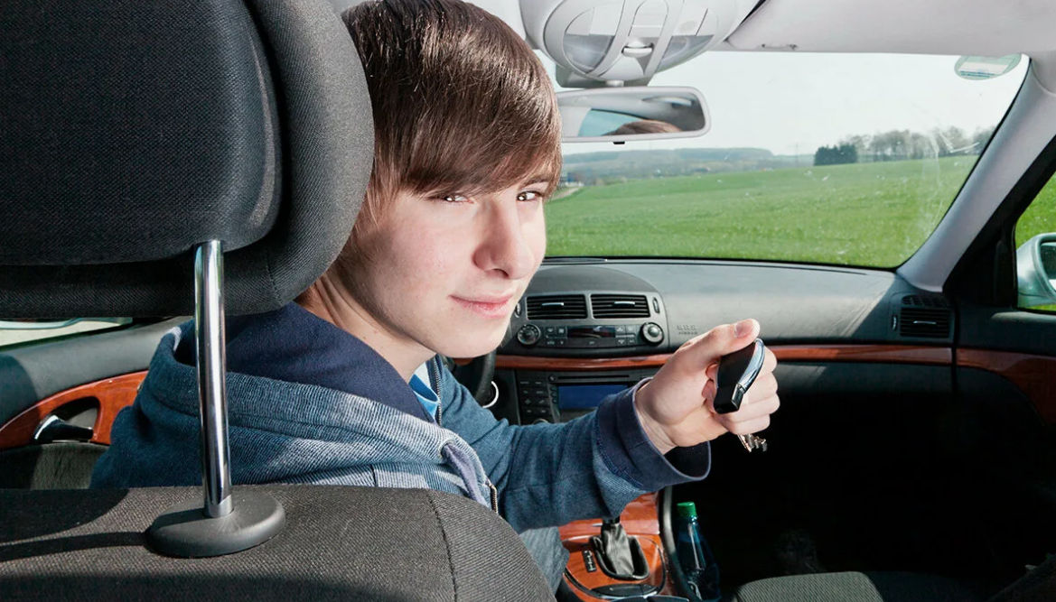 Norvegia vrea să permită cetățenilor să conducă autoturisme de la 17 ani.