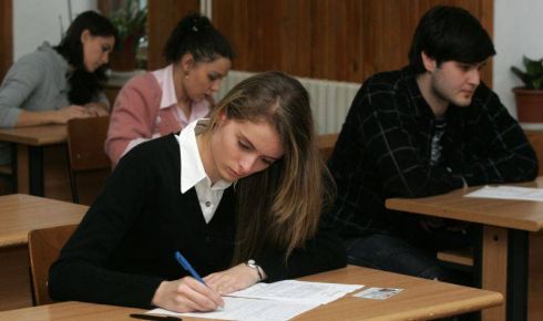 Некоторым студентам легче списать, чем выучить.  Фото: moldova-online.tv
