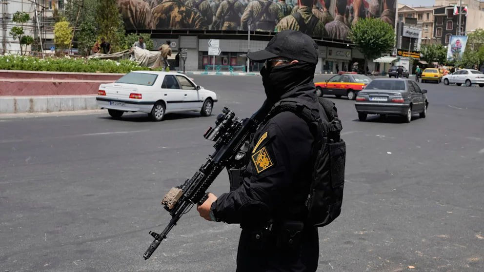 Val de represiuni în Iran: Presa relatează despre sute de arestări și execuții.