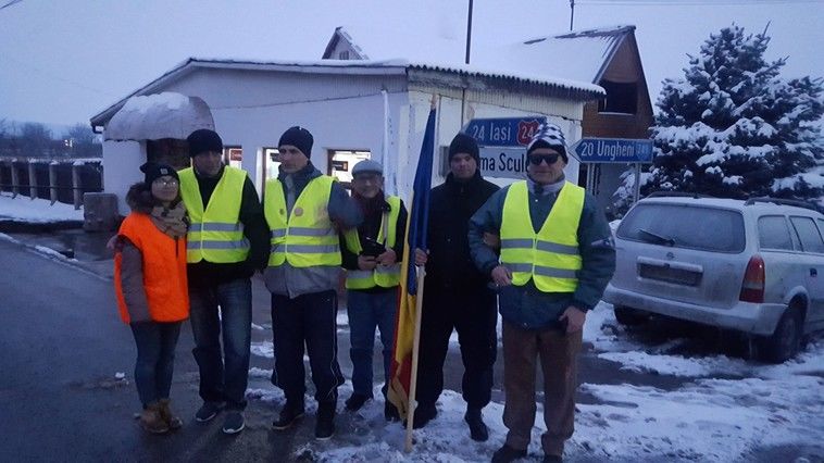 Doi nevăzători au purtat Steagul Unirii pe traseul Iași - Vama Sculeni. 