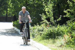 De mai bine de 30 de ani de când este angajat ca lăcătuș la această întreprindere, Grigore Figoli parcurge în fiecare zi tur-retur 6 km