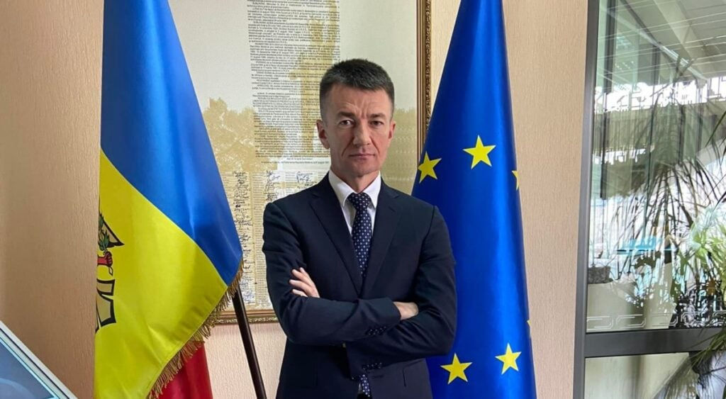 Presa din România a dezvăluit numele fostului ofițer SIS reținut sub suspiciunea de trădare de stat.