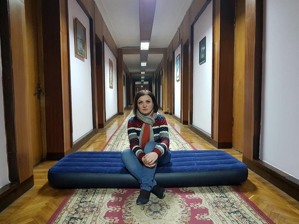 Greva foamei cu mâncare pe ascuns? Imaginile surprinse. Foto: facebook.com