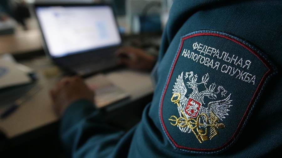 В Подмосковье сотрудник ФНС сам платил налоги за граждан.