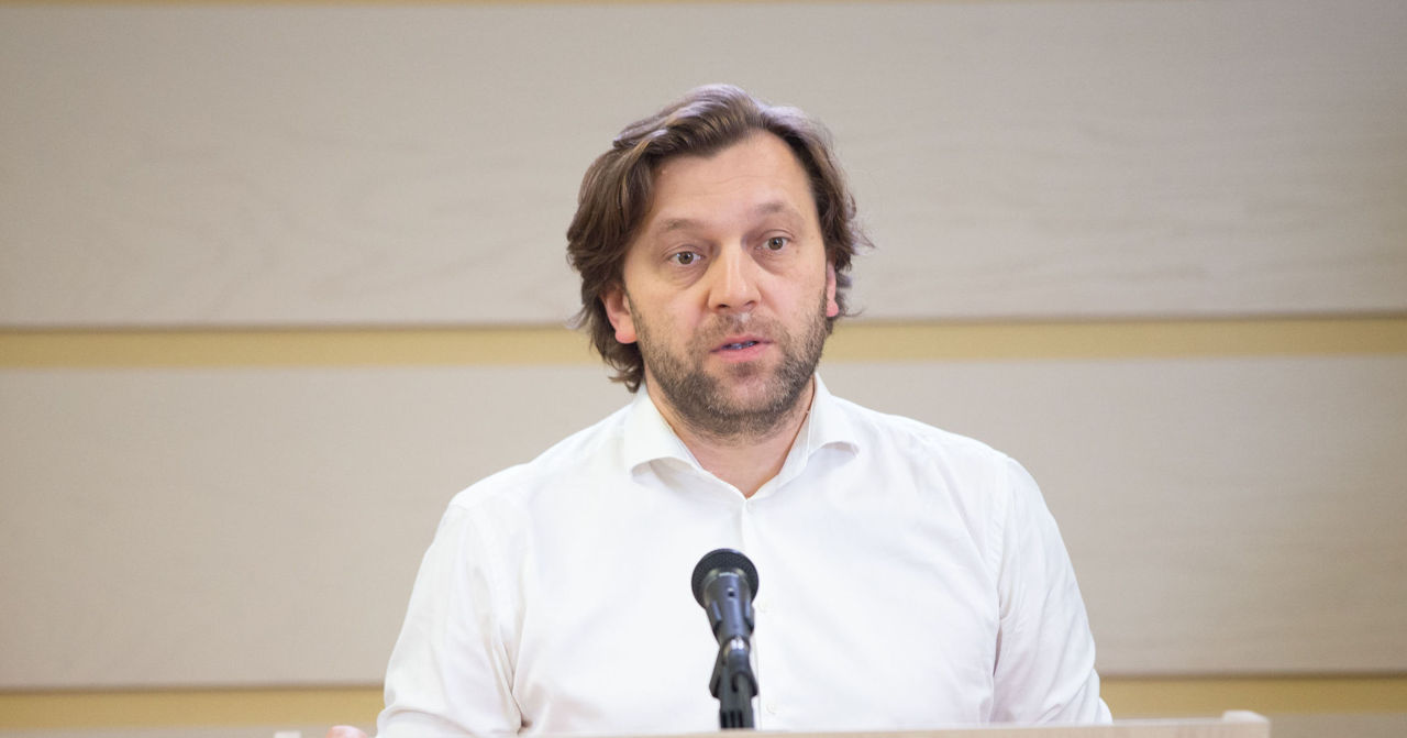 Алайба об отставке правительства: Страна была и остается в надежных руках.