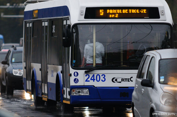 În zilele de sâmbătă şi duminică vor avea loc restricţii de circulaţie pe unele străzi din capitală.