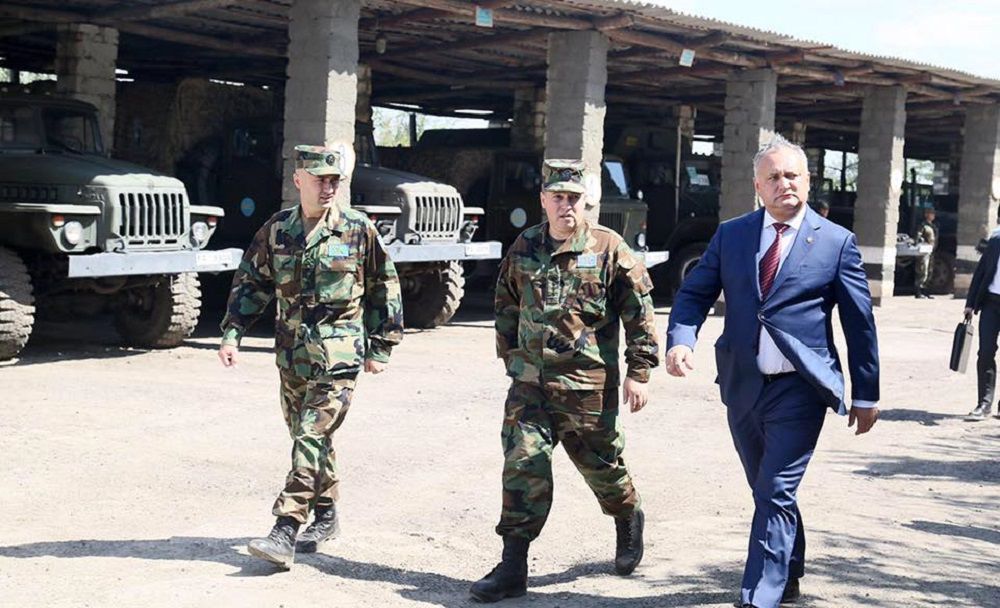 Молдавские военные уехали на учения вопреки запрету президента Додона.