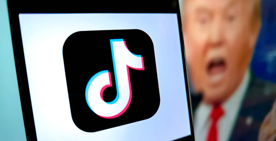 TikTok расследует блокировку видео об Эпштейне на фоне обвинений в цензуре.