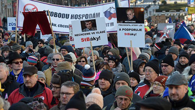 В Праге прошел антикоммунистический митинг.