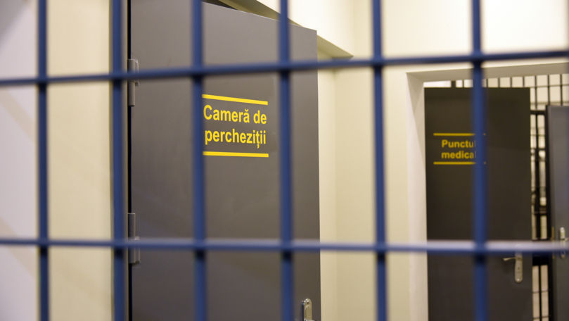 Un deținut a încercat să se sinucidă într-un izolator din Capitală.