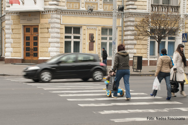 În doar o singură zi oamenii legii au amendat 106 pietoni, care au traversat neregulamentar străzile