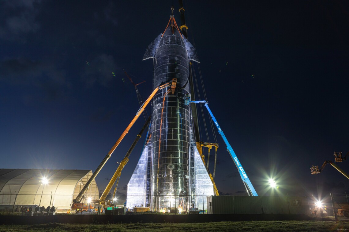 SpaceX завершила строительство крупнейшей ракеты в мире Starship.