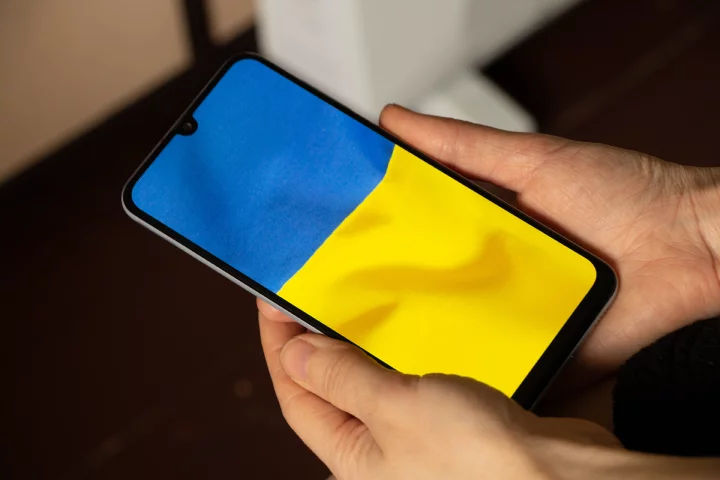 Мобильные операторы обратились к украинцам на фоне перебоев с Интернетом.