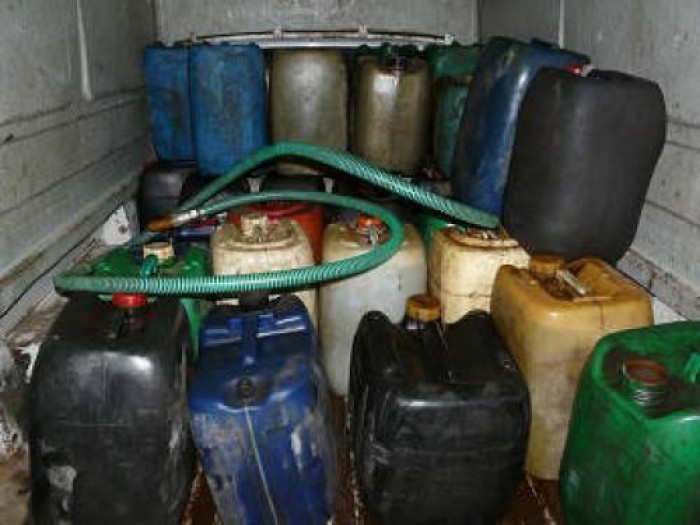 Poliţia intensifică activităţile specializate în vederea identificării persoanelor implicate în scheme frauduloase de comercializare a produselor petroliere.
