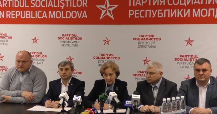 В ходе брифинга Гречаный не обошла вниманием и результаты воскресного референдума. 