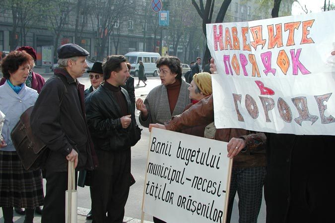 Молдавские коммунисты уже подали заявку в мэрию на проведение мероприятия.