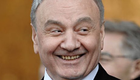 Президент получил свои собственные двери в правительство.