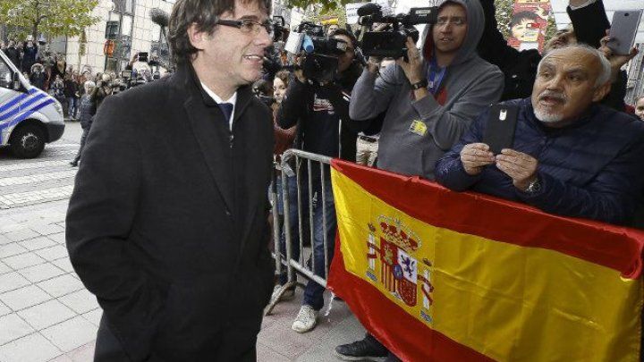 Miting la Bruxelles. Primarii din Catalonia îl susţin pe Carles Puigdemont
