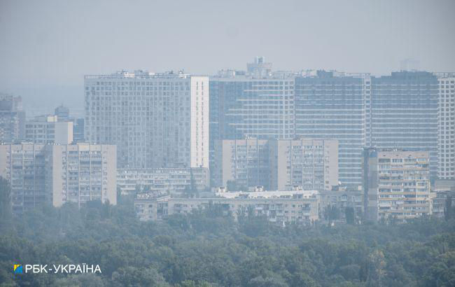 Киев снова накрыл едкий дым.