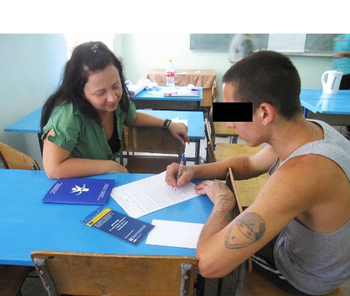 Первая группа подростков из пенитенциарного учреждения №2 г. Липканы проходит курс тренингов с психологами Международного Общества Прав Человека.