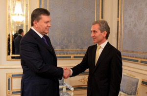 Oficialii au discutat despre relaţiile bilaterale, pledând pentru menţinerea dinamicii pozitive dintre cele două ţări.