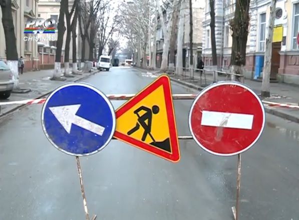 Trafic rutier suspendat pe o porțiune de drum din centrul Capitalei. Foto: protv.md