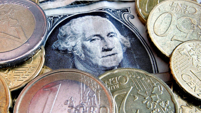 Худший год в истории евро: он потерял 16% стоимости по отношению к доллару.