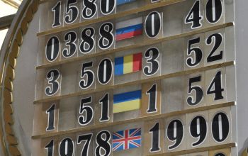 BNM a anunţat pentru astăzi un curs oficial de 12.3682 lei pentru un dolar SUA comparativ cu 12.3672 lei, cotaţia de ieri