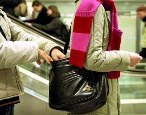 Poliţia avertizează locuitorii capitalei despre faptul că în transportul public „lucrează” hoţi de buzunare.