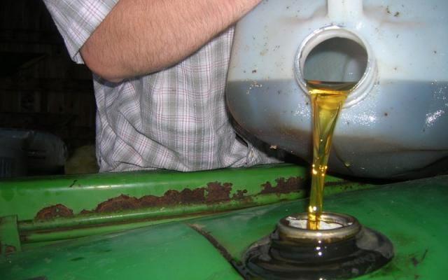 Un angajat CFM, suspectat de furtul a sute de litri de motorină. Foto simbol: Ziua de Constanta