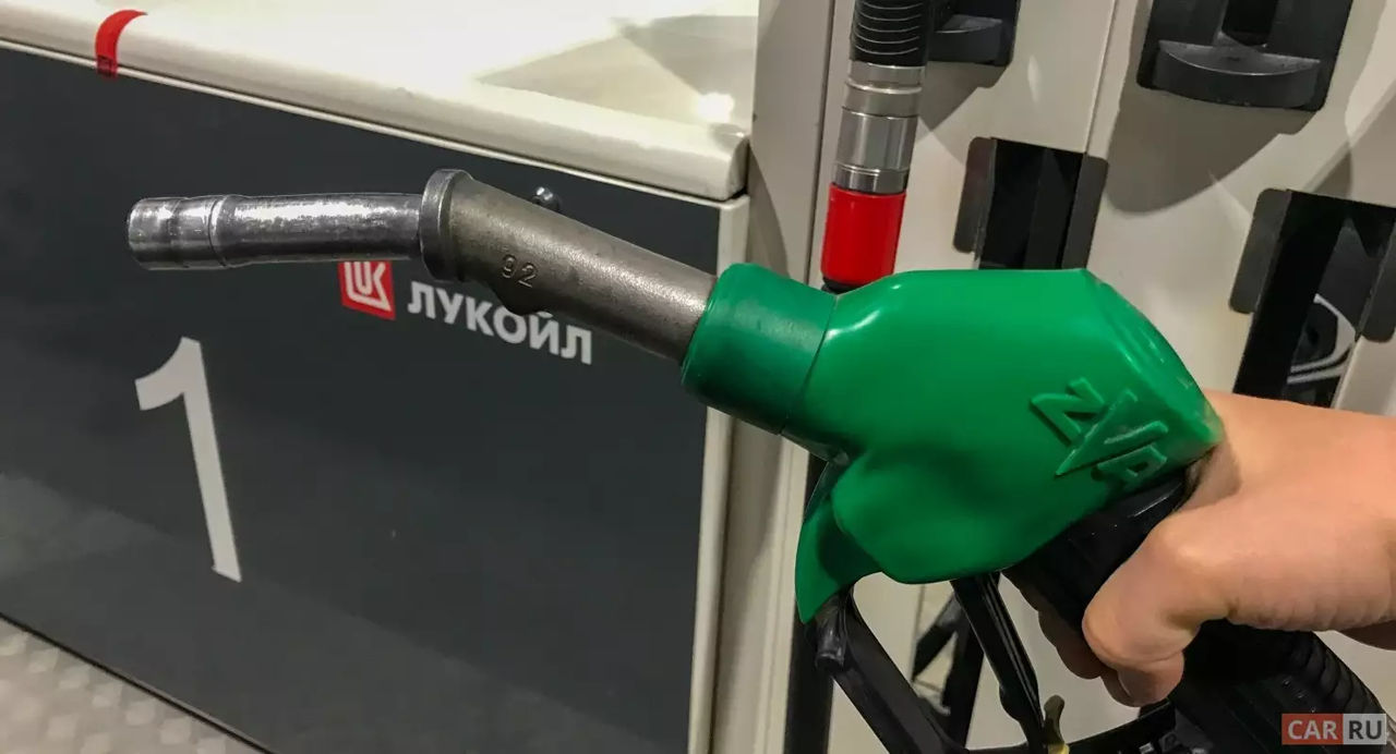 Топливо дешевеет: разница в цене на бензин и дизель снова увеличилась.