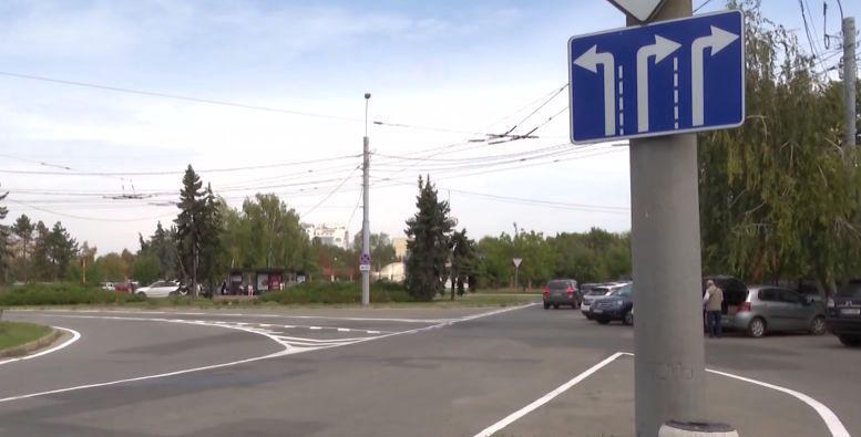 Новые дорожные знаки в столице вызывают недоумение у водителей.