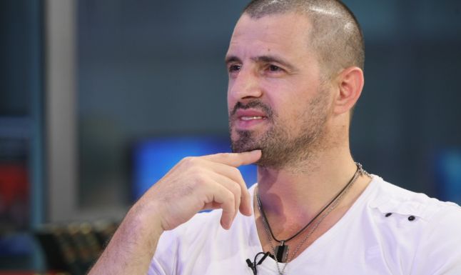 După ce Cleopatra Stratan a făcut furori în show-biz, Pavel, se gîndește să îl lanseze și pe fratele ei, Cezar, pe scena muzicală.
