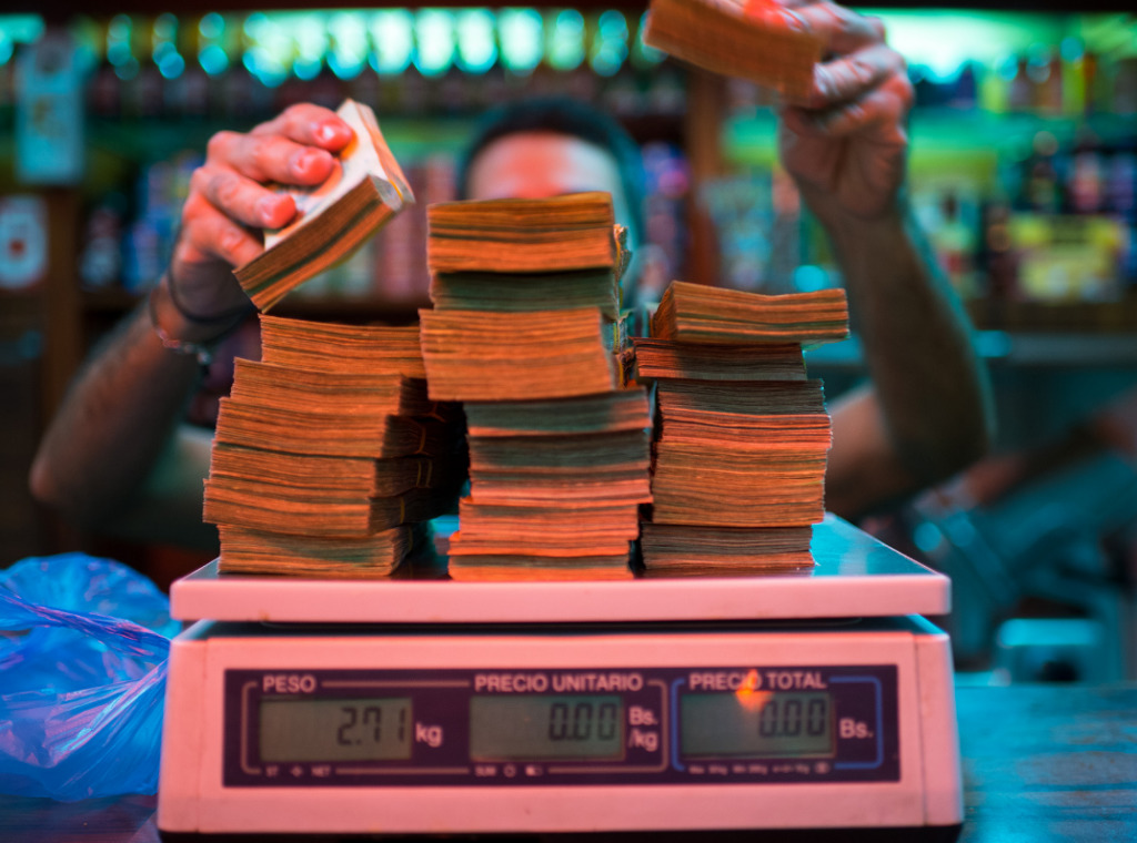 Инфляция в Венесуэле по итогам 2018 года составила около 1 700 000%.