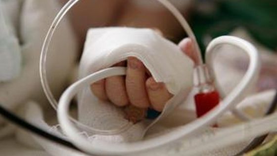Un bebeluş de 7 luni din Făleşti, intoxicat grav cu conţinutul unei capsule de detergent gel. Foto: pascani.bzi.ro