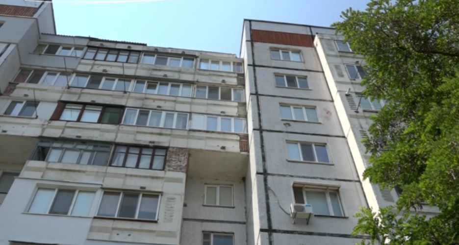 В Бельцах ребенок упал со второго этажа многоэтажного дома.