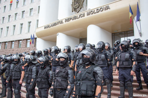 Если автор звонка будет идентифицирован, он может быть привлечен к уголовной ответственности.
