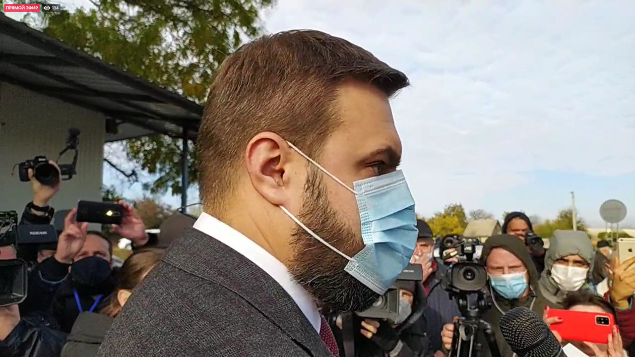 В Варнице освистали российского наблюдателя: "Чемодан, вокзал, Россия!".