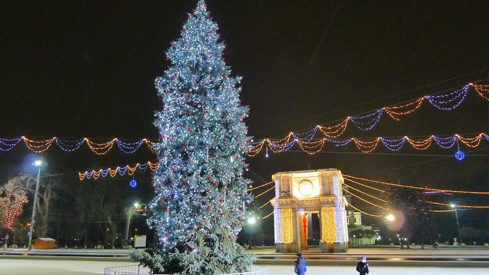 Principalul Pom de Crăciun a fost scos din PMAN. Foto: diez.md