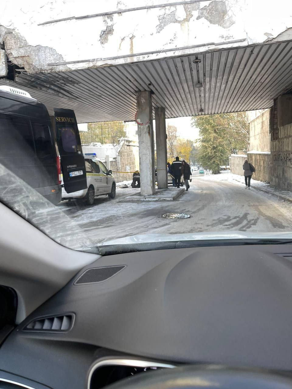 В Кишиневе погиб парень, упав с крыши гостиницы "Националь".