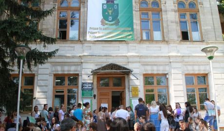 Прием документов в вузы продлится неделю.