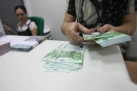 Fosta şefă a unei filiale bancare din Ungheni a fost condamnată la nouă ani de închisoare pentru escrocherie.